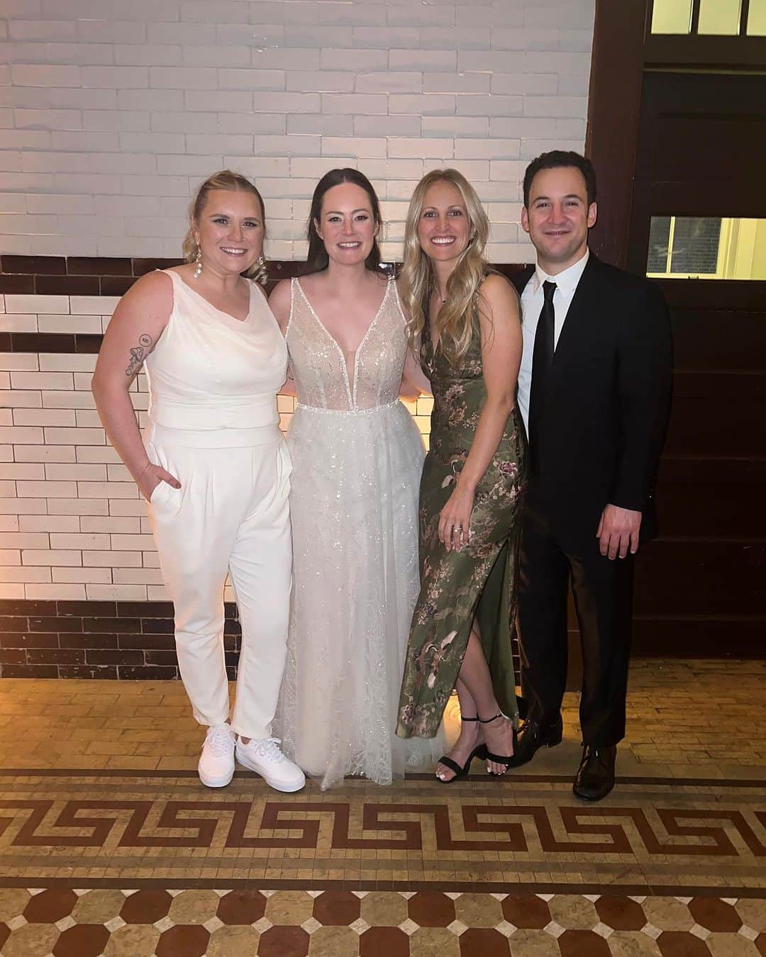 ベン・サヴェージのインスタグラム：「Love is in the air. Congratulations Leah and Kaitlyn!」