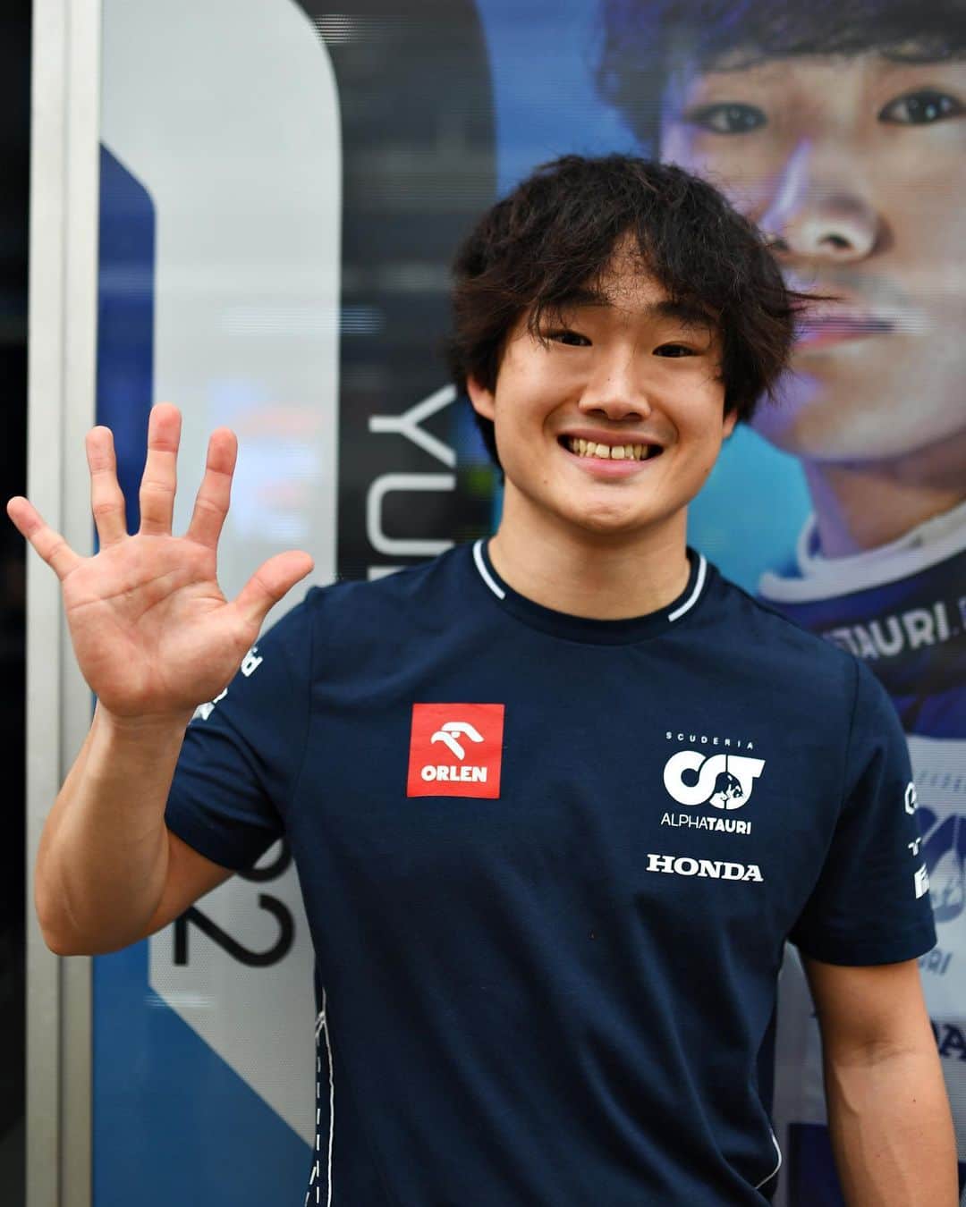 角田裕毅のインスタグラム：「Maybe I won’t get a haircut. 🖐️ point weekend in Brazil! Congratulations to the team, let’s keep pushing hard for the last two!」