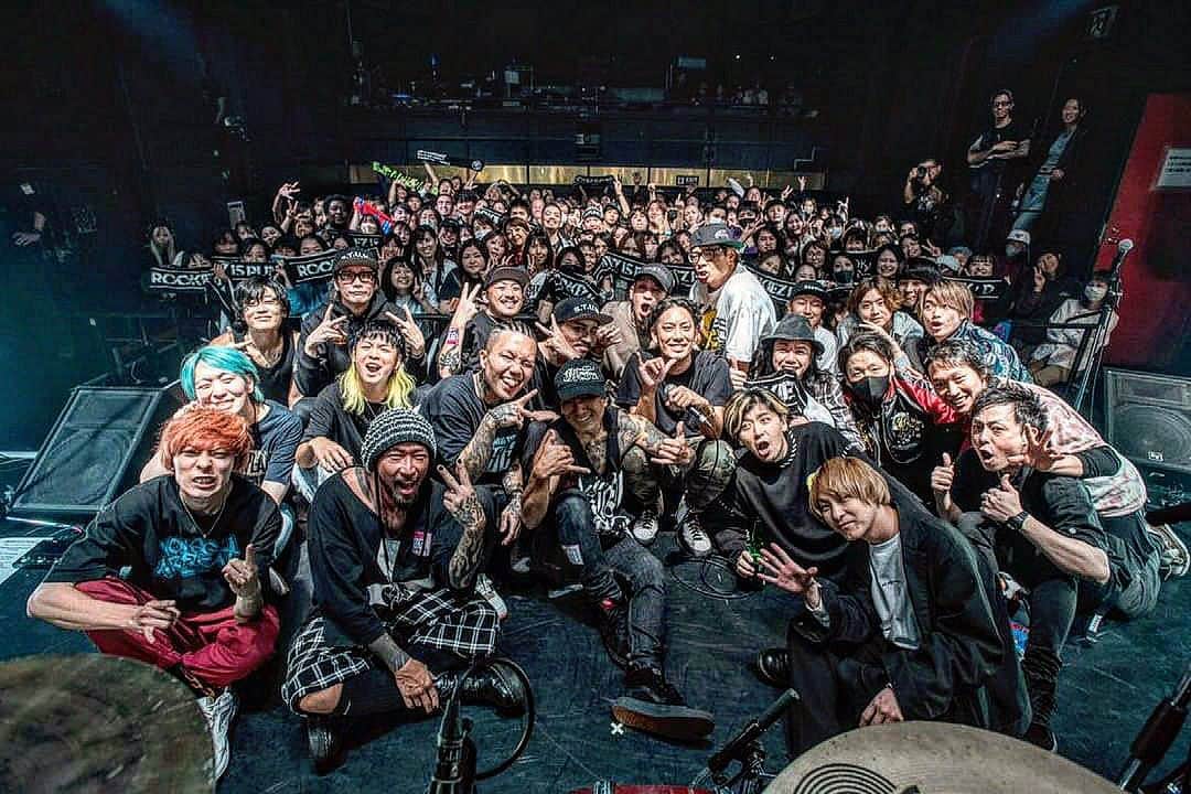 のインスタグラム：「BUMP ON da STYLE vol.37 -REUNION-  投げ捨てたまんまにならなくて良かった🔥 卒業していったメンバーや仲間達、応援してくれる人達、沢山の感情を絶やさないようにちゃんと繋いでいけるようなバンドを目指します。  どうもありがとう！！  photo by nobbie」