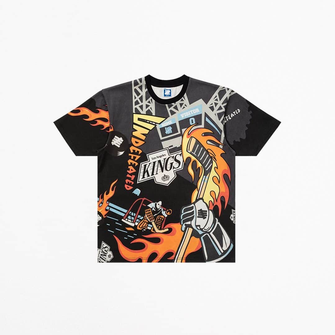 UNDFTDのインスタグラム：「UNDEFEATED x LA Kings  The UNDEFEATED x LA Kings Stadium Print Short-Sleeve Tee is a 100% cotton jersey t-shirt with an all-over inkjet-printed design featuring UNDEFEATED and LA Kings branding throughout.  Available Monday, 11/6, exclusively at 11am at UNDEFEATED La Brea, Silver Lake, Santa Monica, Glendale and 8am PST at Undefeated.com」
