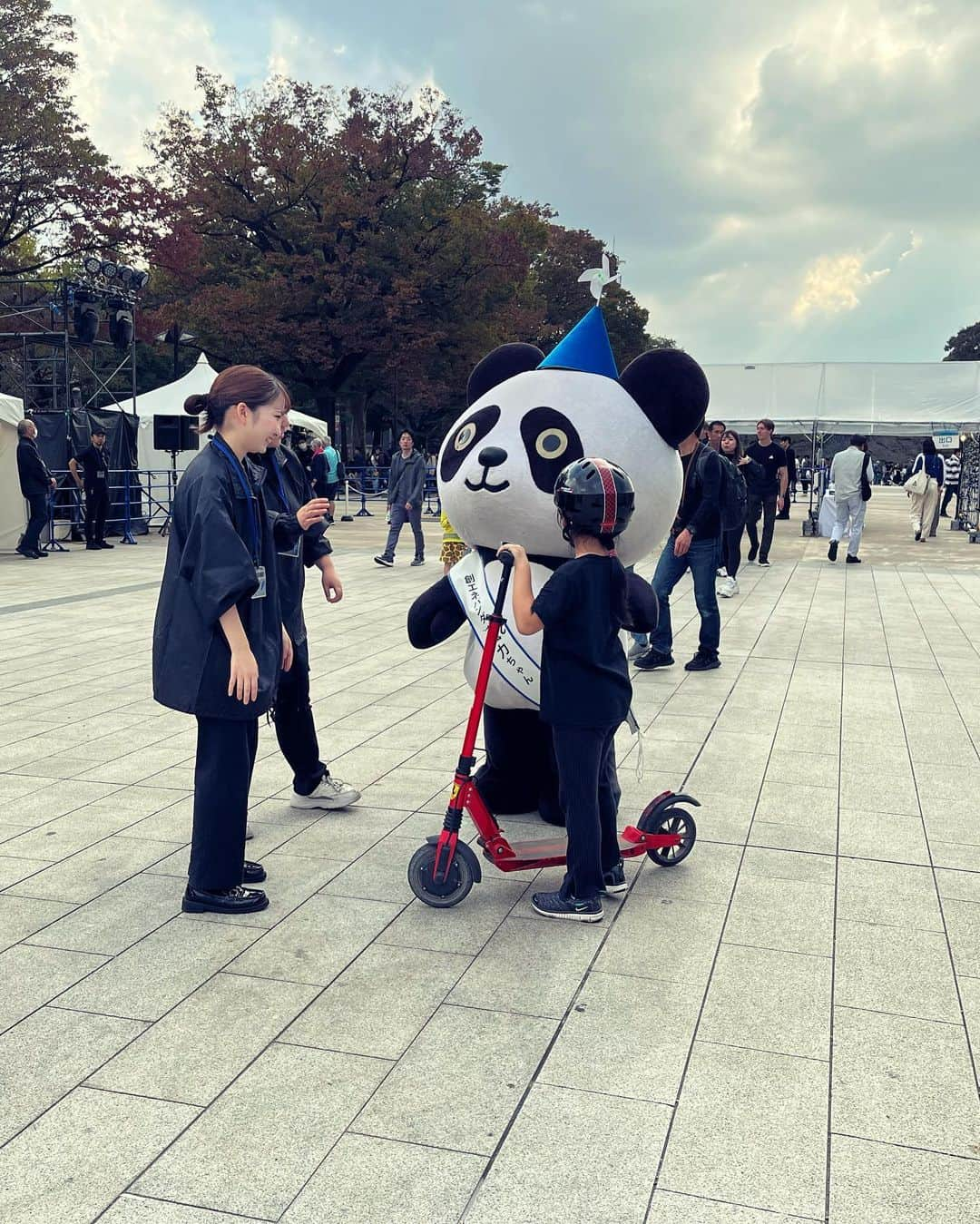 tsmshibuya_datokyoさんのインスタグラム写真 - (tsmshibuya_datokyoInstagram)「創エネあかりパーク2023 @上野恩賜公園、終了！　  明日のエネルギーとして期待が高まっている再生可能エネルギーを中心に、日本の新しい創エネ・省エネ技術と最新の光技術を組み合わせて、明るい未来を体感できる、美しく楽しい光のイベントです。 様々な展示を通して、再エネ・創エネ・省エネについて学ぶことができました。   パンダ隊、ライトシアター隊として 会期中、在校生が出演いたしました！  ご来場くださったみなさま、ありがとうございました！  #datokyo #俳優 #俳優志望 #ミュージカル #ミュージカル俳優 #声優 #声優志望 #ダンス #ダンサー  #テーマパークダンサー  #ljk #高校生 #高3 #高３ #高2 #高２ #進路 #進路相談 #進路選択 #進路選び #進路ガイダンス #渋谷 #東京 #shibuya #照明 #上野公園 #上野恩賜公園 #あかりパーク #パンダ #着ぐるみ」11月6日 8時51分 - datokyo_tsmshibuya