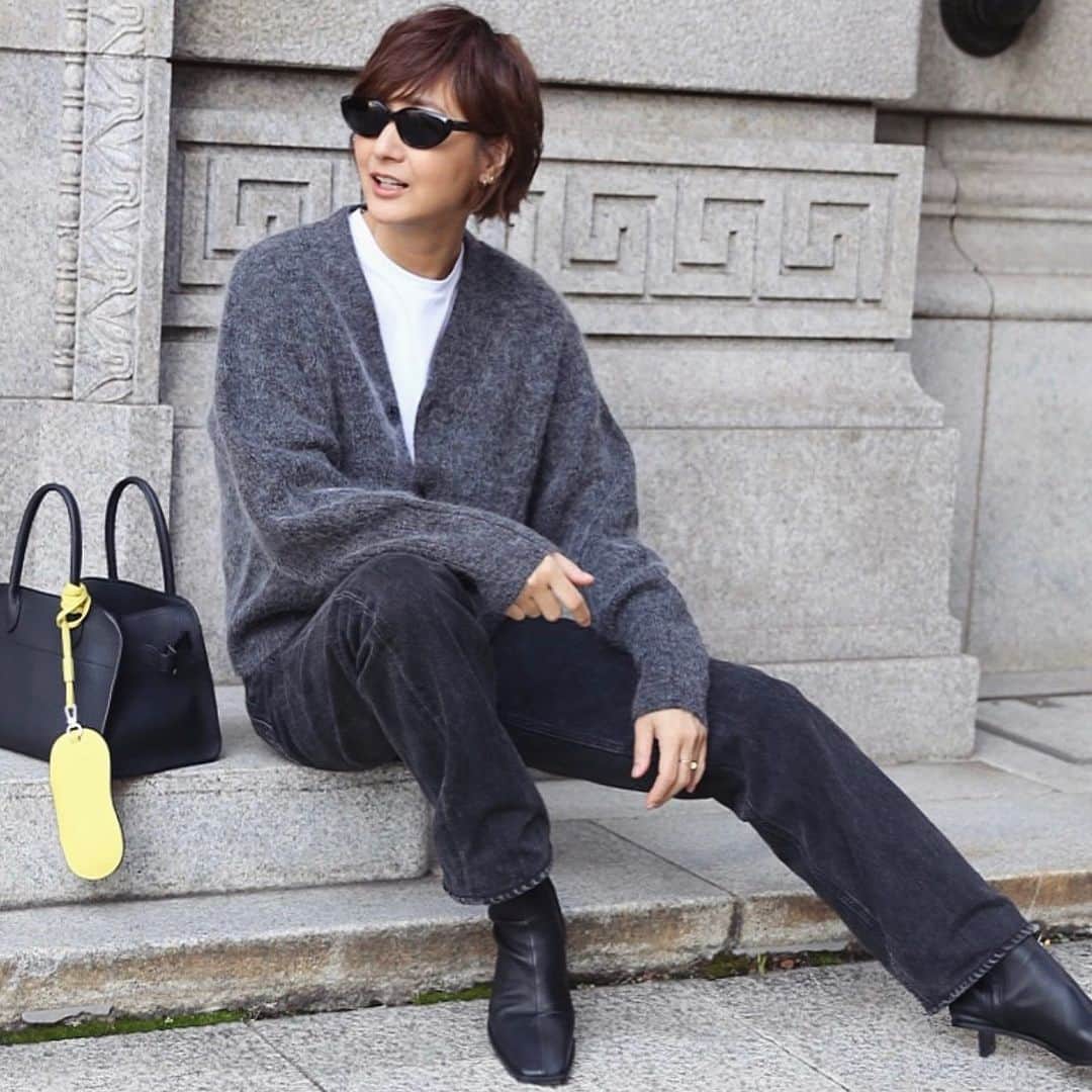 富岡佳子さんのインスタグラム写真 - (富岡佳子Instagram)「#outfit#gift#nave  カーディガンをワントーンで着てみました。 タグ付けしておりますのでアイテムについてはスワイプ＆タップしてみてくださいね！」11月6日 9時08分 - yoshikotomioka