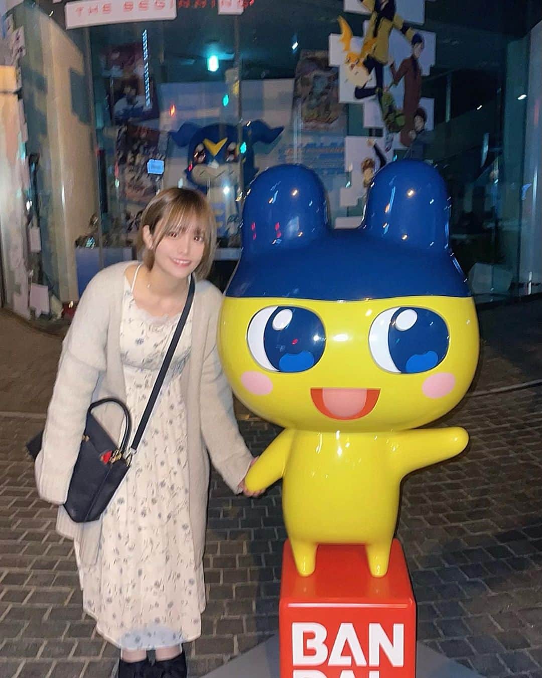 みなみさんのインスタグラム写真 - (みなみInstagram)「まめっちと手繋いじゃった💗 ちなみにたまごっちとタメ卍小学生の頃狂ったようにプチプチおみせっちっていうゲームしてたなあwww #もうこないからねー #たまごっち #バンダイ #働きたい  #プチプチおみせっち #まめっち #ゲーム #平成」11月6日 9時01分 - minamingo125