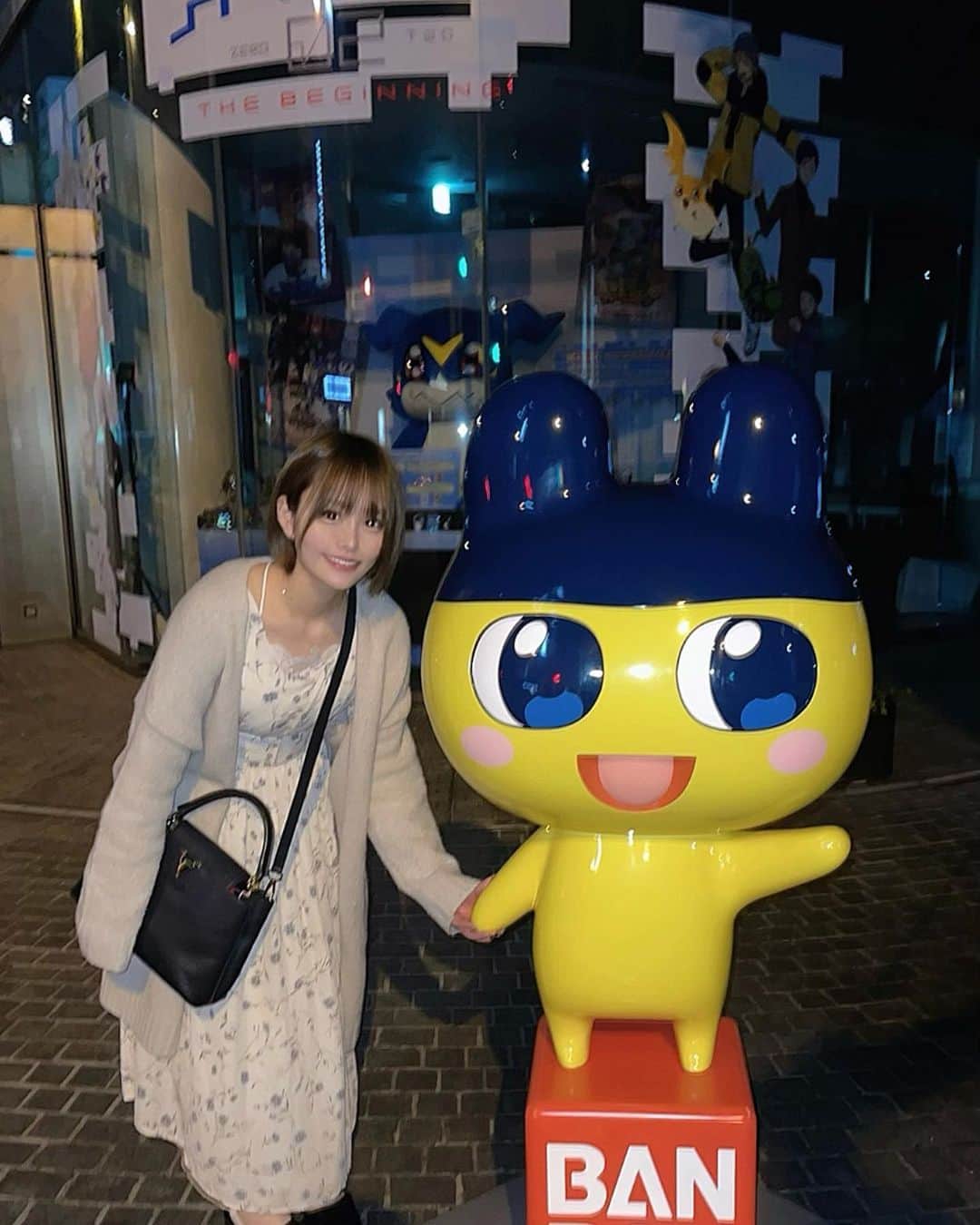 みなみさんのインスタグラム写真 - (みなみInstagram)「まめっちと手繋いじゃった💗 ちなみにたまごっちとタメ卍小学生の頃狂ったようにプチプチおみせっちっていうゲームしてたなあwww #もうこないからねー #たまごっち #バンダイ #働きたい  #プチプチおみせっち #まめっち #ゲーム #平成」11月6日 9時01分 - minamingo125
