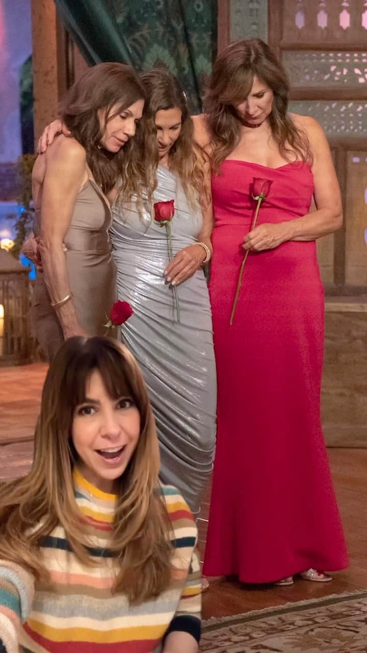 Glamour Magazineのインスタグラム：「Can you believe the first season of #TheGoldenBachelor is already coming to an end? 😭 Glamour entertainment expert @JessicaRadloff14 has the scoop on the hit #RealityTV show’s 75-minute women-tell-all special, as well as the juicy finale.  Plus, the Matthew Perry tribute, #StrangerThings Day, and the Glamour Women of the Year red carpet livestream is happening November 7! Head to the link in bio for more of what to watch this week. #GlamourWOTY」