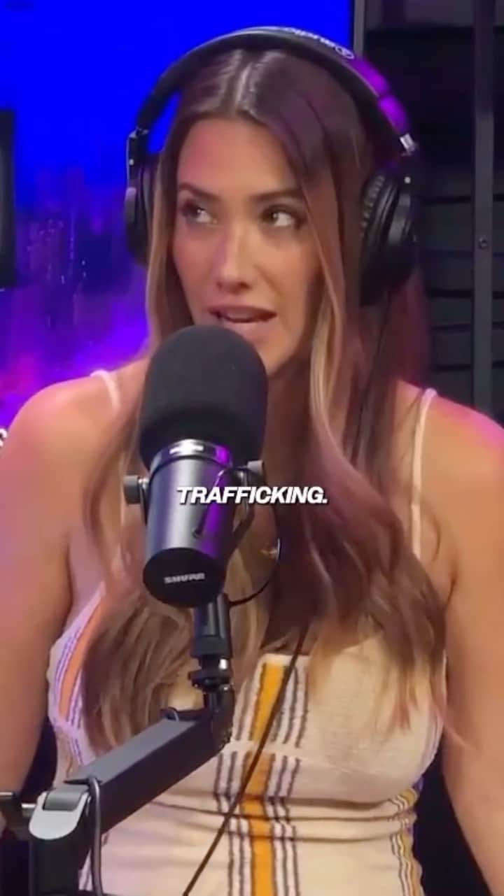 Eva Loviaのインスタグラム：「@candicehorbacz shares her thoughts on #andrewtate being a #redpill #rolemodel on episode 5 of @cancelledweekly hosted by Candice @mickeygall & @gerarddgaf」
