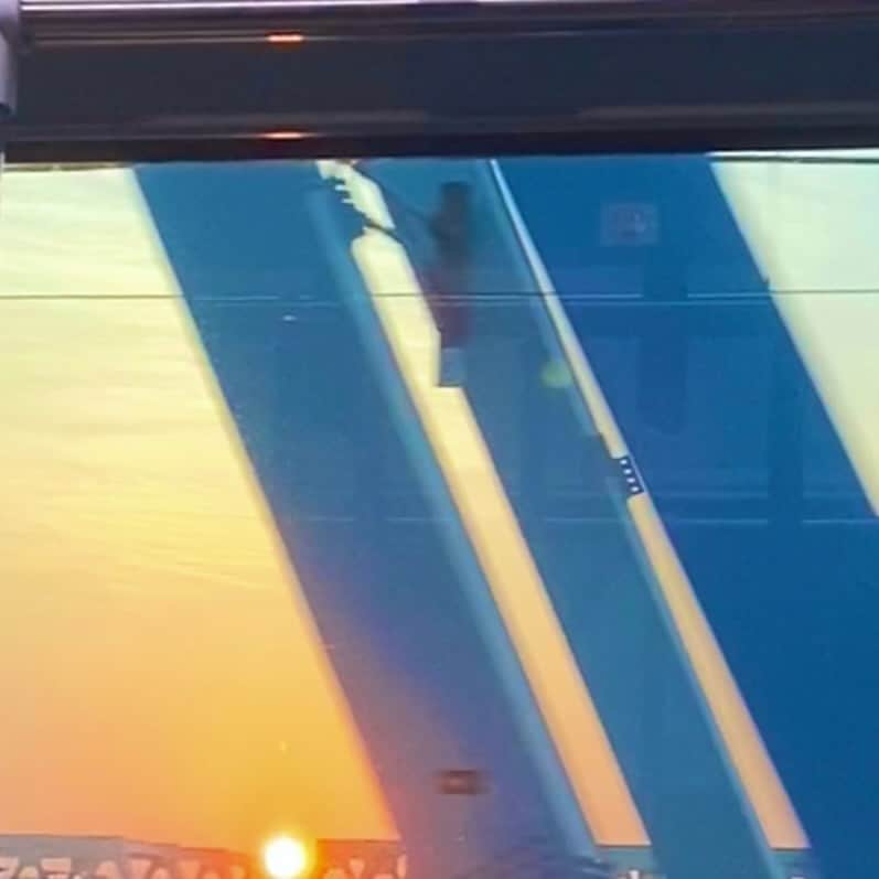 駒井蓮さんのインスタグラム写真 - (駒井蓮Instagram)「- #応答せよ魂深く  新しいビジュアル出ました🆕  11月17日(金)〜吉祥寺シアターです🌲 皆様是非是非お越しください🌲  3: 私から見た#応答せよ魂深く  4:とある日の朝日 5:最近の相棒トート 6:安定ラーメン🍜」11月6日 9時20分 - ren.komai_official