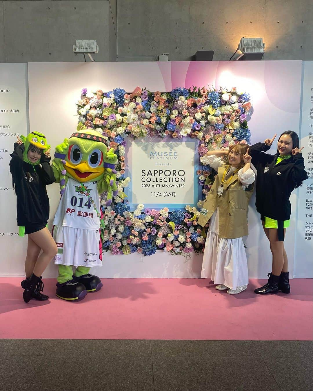 浅井未歩のインスタグラム：「こないだのサツコレで、レバードくんとパシスタのお二人に会えたよー💚🙌✨  今週12日！北海きたえーる！ レバンガ北海道ホームゲーム JAグループ北海道プレゼンツにて！  牛踊り生歌初披露させていただきます🐮❤️  満員目指して頑張っていますので、 ぜひ皆様のご来場お待ちしております！！！  11月12日(日) 11時オープン14:05 試合開始  ＼牛踊りのパフォーマンスは全3回／  ①12:10ごろ、牛踊りフル歌唱 NORD舟木 健さんとのトークショー  ②ハーフタイムにて パシスタスピリッツの皆と、 第4Qのパフォーマンス尺で(約1分半ほど) 牛踊り生歌&パフォーマンス披露  ③試合後半、第4Qにてパシスタ&コンサドールズの牛踊りパフォーマンス披露(歌唱なし、登場のみ)  11/12は北海きたえーるに大集合でお願いします🔥🔥🔥  #レバンガ北海道 #jaグループ北海道  #牛踊り #歌手」