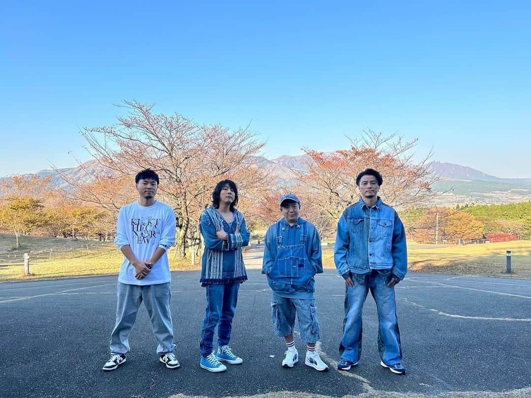 KREVAさんのインスタグラム写真 - (KREVAInstagram)「#沖縄 #虹 #whatawonderfulworld2023 #モンパチ25周年おめでとう #WANIMA #KENTA #熊本 #阿蘇ビート #応援してくれた皆様 #心から感謝します #kickthecancrew  #KREVA」11月6日 9時39分 - kreva_drk_dj908