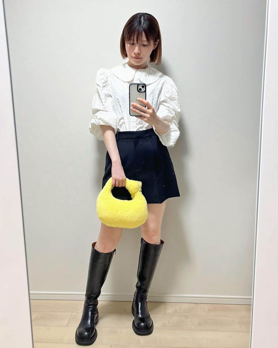 笹口直子のインスタグラム：「🐥🐥⸒⸒ 今日26℃だって！ 今年ダウンとか着られるかな？😅  #秋コーデ」