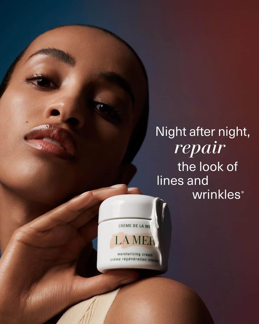 ドゥラメールのインスタグラム：「Go beyond your morning La Mer and experience rejuvenation around the clock.  After cleansing and before bedtime, take a small amount using the spatula. Warm between fingertips until translucent to release visible youth-renewing Miracle Broth™ and press gently into the face and neck. Awake with skin feeling energized and renewed for the day ahead.  #LaMer #LaMerSkincare #MiracleBroth #CremedelaMer」