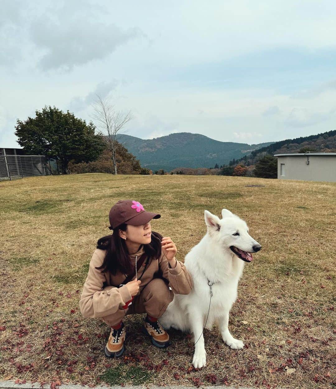 村元哉中のインスタグラム：「Weekend Camp 🏕️🤍 #キャンプ #recharge  #weeekendgetaway」