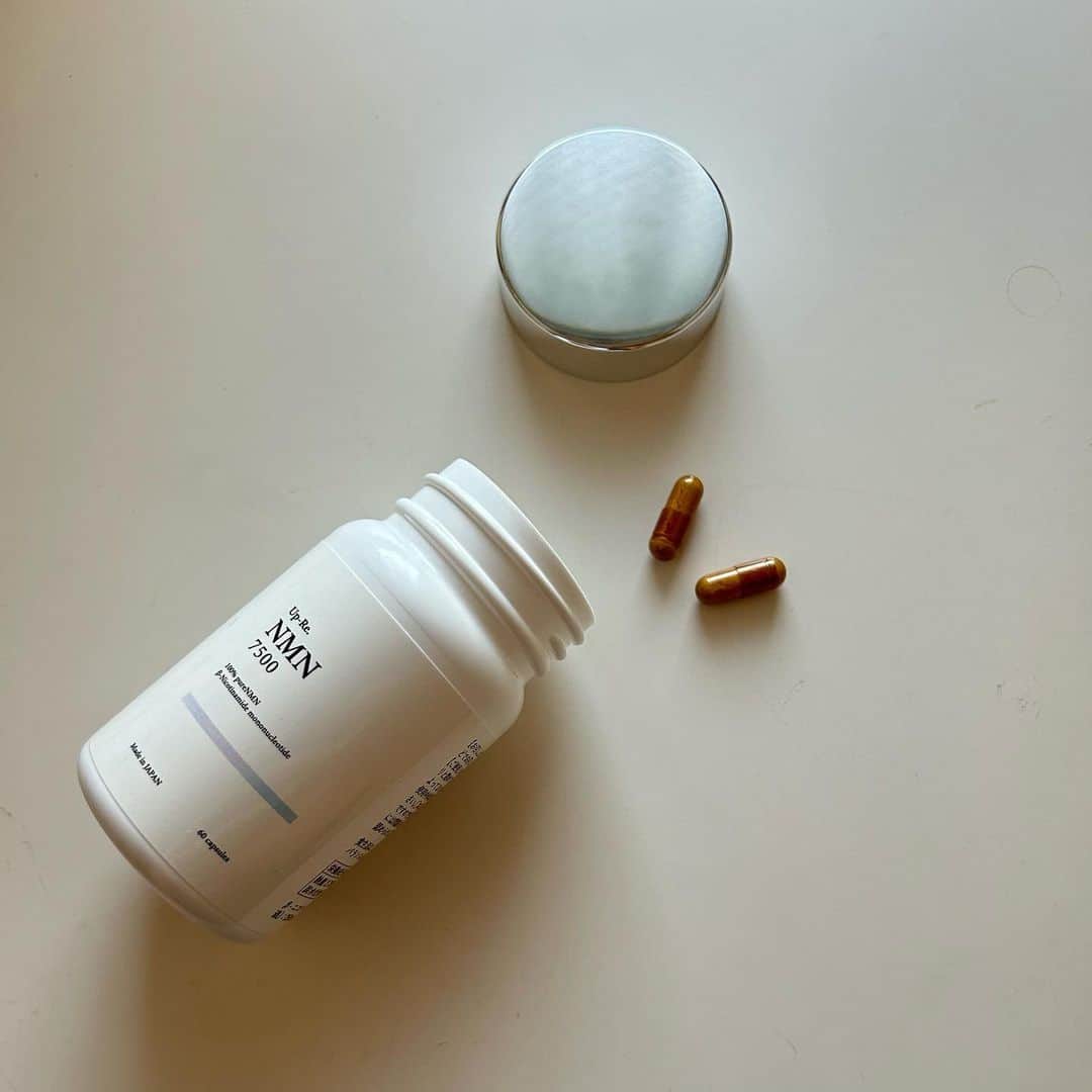 0510_nanaさんのインスタグラム写真 - (0510_nanaInstagram)「❥ ❥ ❥supplement  最近美容好きな人も注目しているNMN。   NMNがしっかり入っているサプリメントは高いしどれがいいのか迷う。  @upre_anellotto  Up-Re.NMN7500は、必要な量のNMNが1日2粒で摂れる。   しかも女性に必要な大豆イソフラボンを配合。 その他に美容成分コラーゲン、レスベラトロール、プロテオグリカンなどもたっぷり配合してひとつにした美容特化型NMNサプリメント。  まさに女性のために開発した女性が欲しいものを詰め込んでいるから、これ一つで他のサプリメントもいらなそうなのがいい。  #PR @upre_anellotto #アネロット #NMNサプリ_upre #アンチエイジングケア #美容オタク #nmnサプリ #NMNサプリメント #美容好き #アラフォー #アラフィフ」11月6日 10時10分 - 0510_nana