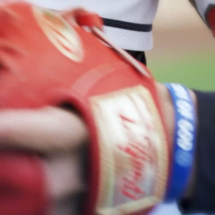 のインスタグラム：「We’ll let these speak for themselves.   Safe to say, these guys more than deserve their back-to-back Gold Gloves.   #ForTheLand」