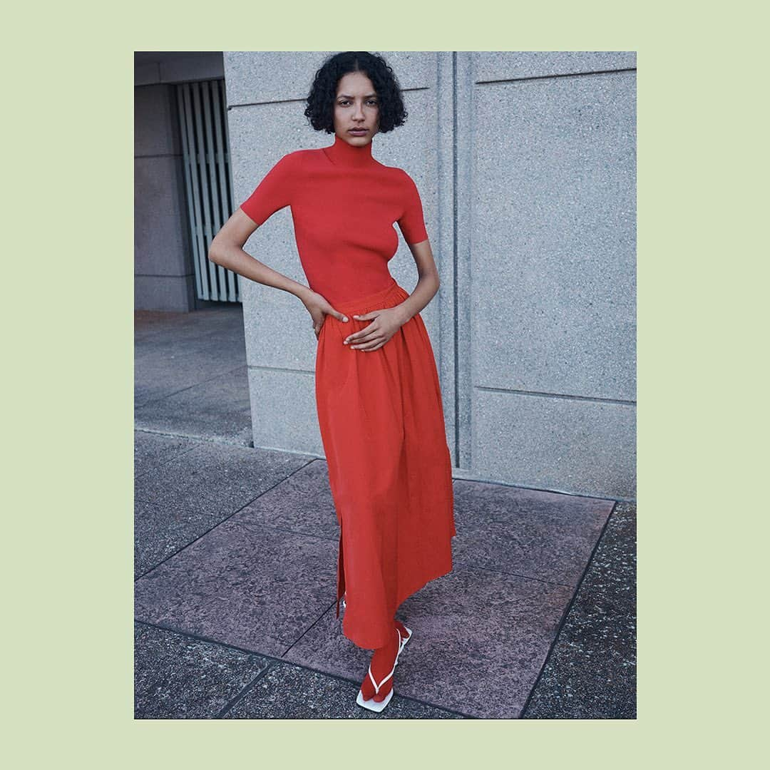 Bergdorf Goodmanのインスタグラム：「RED HOT ❤️ Wear this season’s most fiery runway trend with standout pieces from Akris punto’s new Resort collection.」