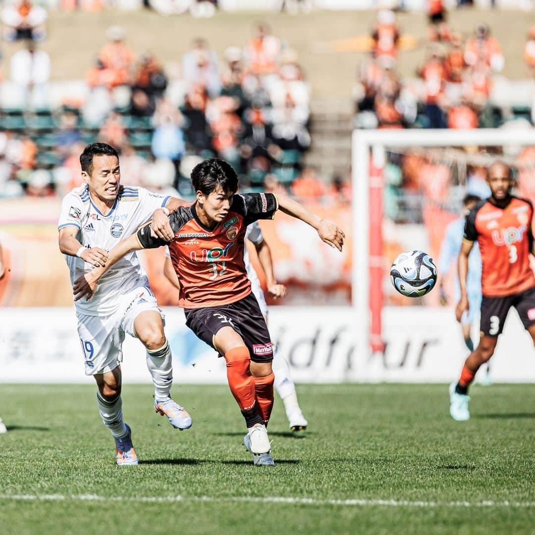 レノファ山口FCのインスタグラム：「11.5🆚町田 カメラマン菓子谷さんのピックアップフォト！ #renofa #五十嵐太陽 #ヘナン #キムボムヨン #成岡輝瑠 #寺門陸 #平瀬大 #エスナイデル 監督 #梅木翼 #高橋秀典 #シルビオジュニオール」