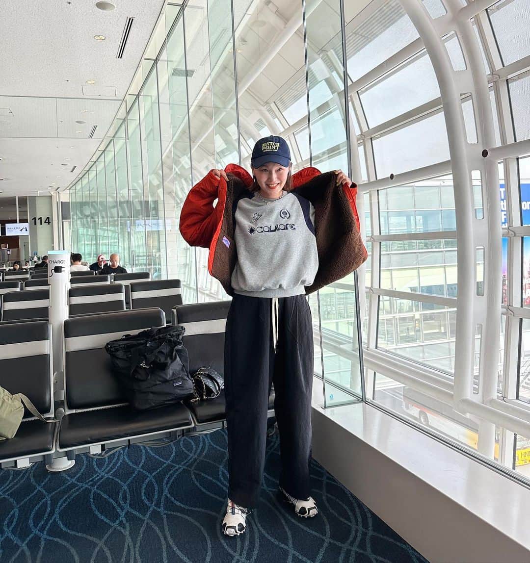 青木美緒のインスタグラム：「今から出発✈️🗽🗽  . お話いただいた時にすごく悩んだけど、主人も主人のご両親もみんな絶対行った方がいいよ、行っておいでって背中を押してくれたから 緊張と不安もすごいけど、頑張る💪 最後の写真は娘とテレビ電話したら、くしゃみした瞬間🤧😆笑　 と昨日の楽しかった思い出🥹🫶📷 #nugu_ny」