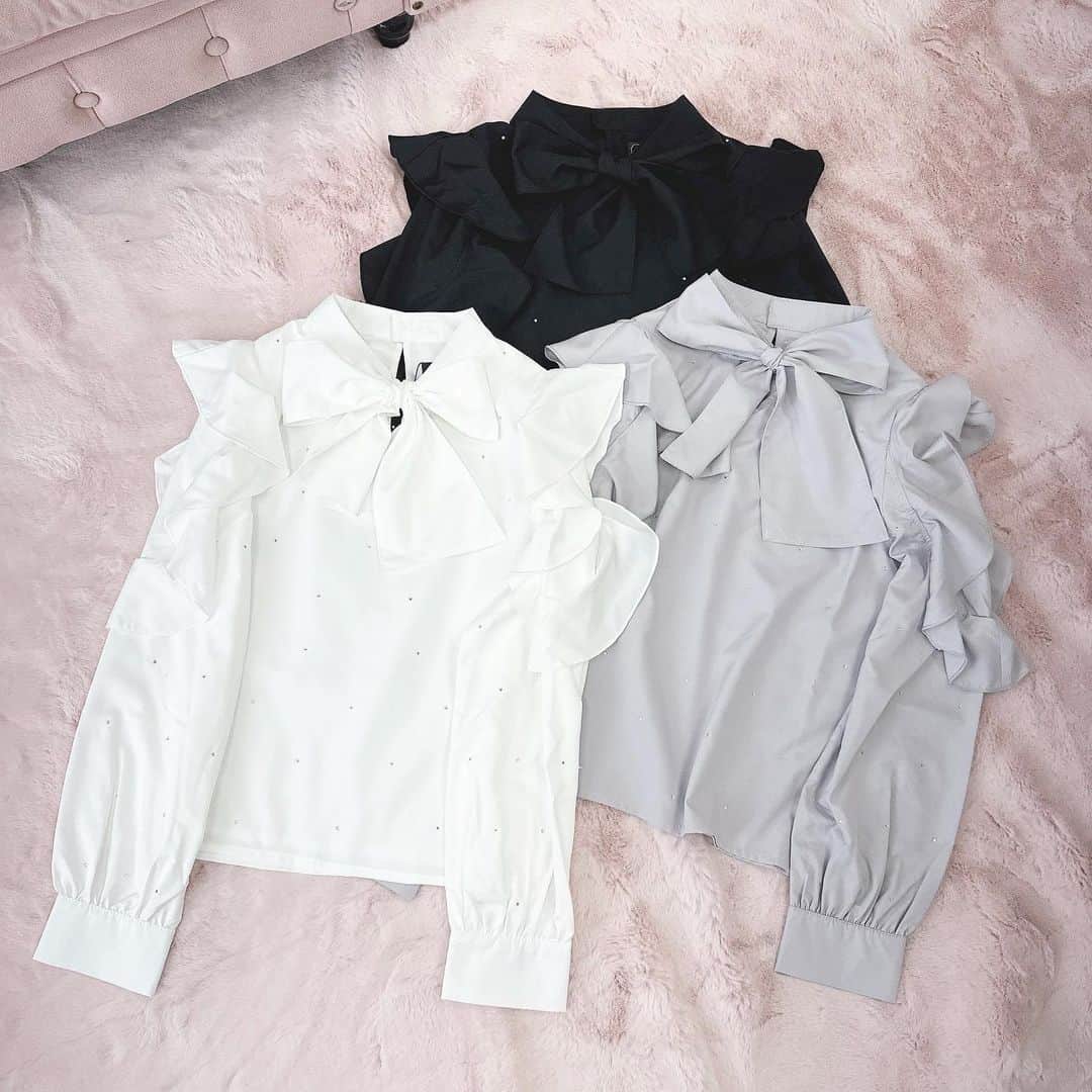 evelynのインスタグラム：「AKB48 大盛真歩さんが着るevelyn冬コレクション♡ ㅤㅤㅤㅤㅤㅤㅤㅤㅤㅤㅤㅤㅤ \ 11月中旬ごろ入荷予定 / #ラインストーンリボンBS ¥7,400 【OW/IGY/BK】 ㅤㅤㅤㅤㅤㅤㅤㅤㅤㅤㅤㅤㅤ #evelyn #エブリン」