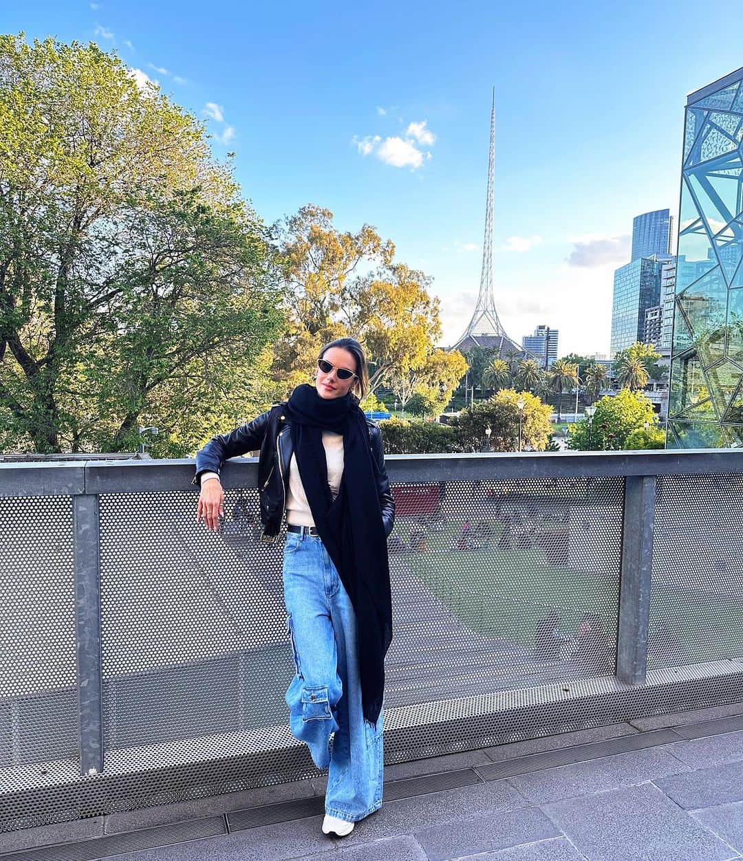 アレッサンドラ・アンブロジオのインスタグラム：「📍Melbourne, AUS」