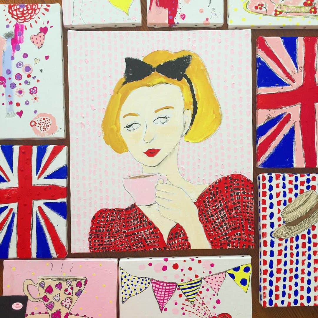 のインスタグラム：「現在 @shoko_london 青山店では、私のアート作品展示販売イベントをしています🎨　今まで各地で数々の個展やライブペインティング等して来ましたが、絵を購入してくださるかたと直接お話することも、私にとって大事な時間。お手に取って下さった直感やお気持ちを伺えるのも、貴重です✨ 明後日【11月8日(水)11〜14時】は、私も青山店に居ることにしました🌟ぜひお気軽にお立ち寄りください！」