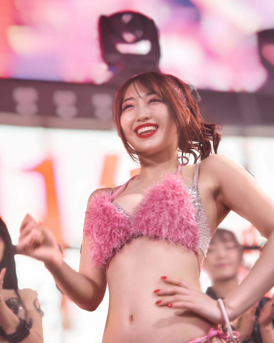 Saraのインスタグラム：「みんなを笑顔にするのだ💪🥰  #バーレスク東京  #バーレスク東京さら  #みんなが笑って過ごせますように  #元気女子」
