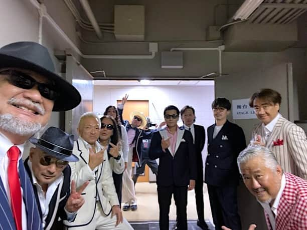 小野瀬雅生さんのインスタグラム写真 - (小野瀬雅生Instagram)「2023年11月5日、『CRAZY KEN BAND World Tour 2023-2024 Presented by TATSUYA BUSSAN』STAGE07@神奈川県民ホール大ホール（神奈川県横浜市中区）においでくださった皆様☆ありがとうございました☆ワタシが世界で一番キンチョーするステージ☆ところが☆ライブ中なのにずっと知識や技術をアップデートしているような☆不思議な経験をいっぱいしました☆人生の観光は続くのだ☆観光の意味合いを深く感じつつ☆棟方志功柵宇宙讃に今更ながらぶっ飛びつつ☆サイコーでサイキョー☆横浜シャイコー☆横浜でまた逢いましょう♫ #クレイジーケンバンド #ckb #crazykenband #worldtour2023-2024 #ワールドツアー #世界 #神奈川県民ホール大ホール #横浜市中区山下町 #ツアー7本目 #横浜 #シャイコー #サイコーでサイキョー #ありがとうございました #チャイナタウン #レッドライトヨコハマ #長者町ブルース #バイク #柔道の受け身 #ゴロゴロ #豊野丼のマスター #横浜美味礼賛」11月6日 11時15分 - onosemasao