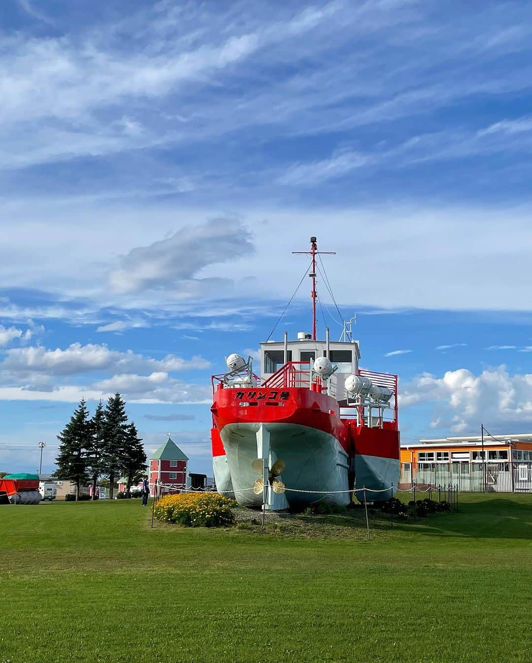 MAIさんのインスタグラム写真 - (MAIInstagram)「この前北海道で オホーツク海いったのさ  ガリンコ号っていう流氷のための船と パシャリ📸  でね、このあとバスもタクシーもなくなって ホテルまで50分歩いた  #ガリンコ号　#オホーツク海　#北海道」11月6日 11時15分 - maimaiphotogram