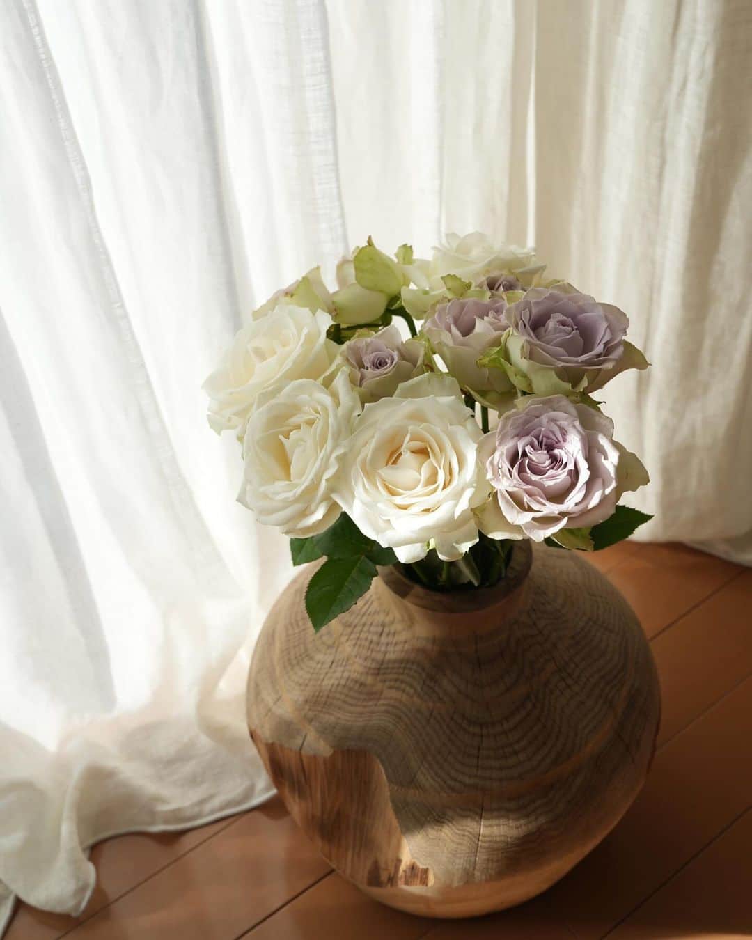 矢野未希子のインスタグラム：「結婚11年目を迎えました。 結婚記念日当日は少しつらい出来事もあったりして なかなか印象的な結婚記念日になりました。 これからも2人力を合わせ乗り越えなきゃと感じた、 いい意味でも忘れない１日になりました。  当日の夜は大好きな炎水でお食事を。 秋の食材をこよなく愛してる私にとって 素晴らしいお食事でした。ごちそうさまでした。  最後の写真は去年の結婚記念日の写真🩷 ラブ🫶」