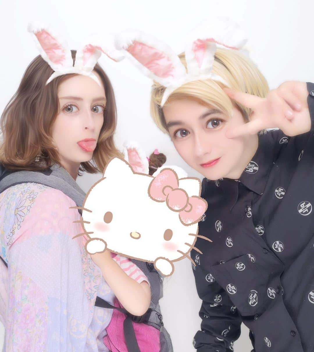 PDRさんのインスタグラム：「Definitely no filter on this family photo」