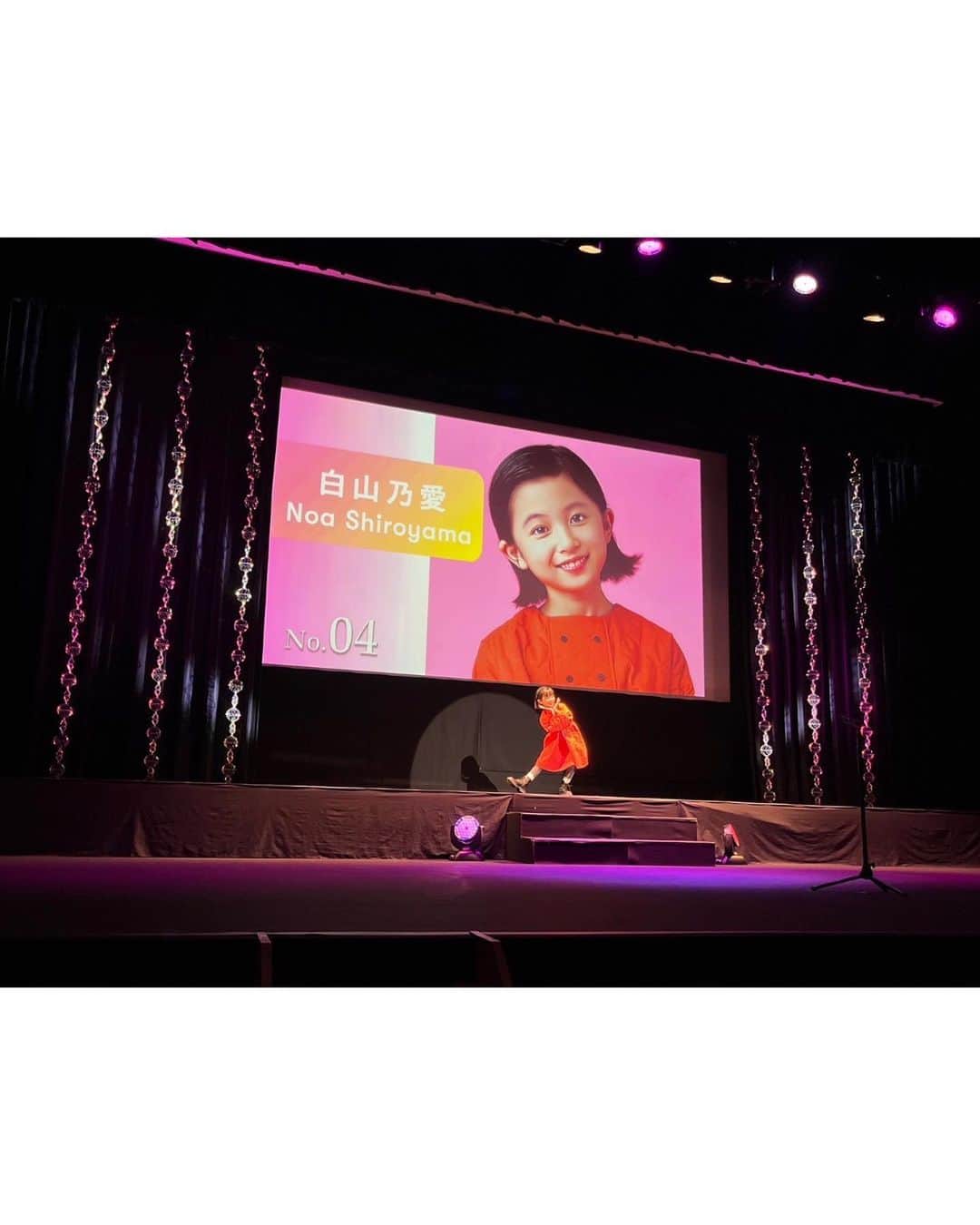 白山乃愛さんのインスタグラム写真 - (白山乃愛Instagram)「. 「東宝シンデレラ」オーデション 私にとって"運命の日"から1年が経ちました。  たくさんの出会いや学びがあり、 感謝と感動、ワクワクの連続の1年でした。  あの会場で宣言した 「見ている人にワクワクドキドキをしてもらえる演技ができる女優さんになりたい」 という気持ちがますます強くなっています✨  皆様の応援のおかげで 一年間頑張ってこれました！  これからも見守っていて下さい。 よろしくお願いいたします。  乃愛」11月6日 16時48分 - noa_shiroyama_official