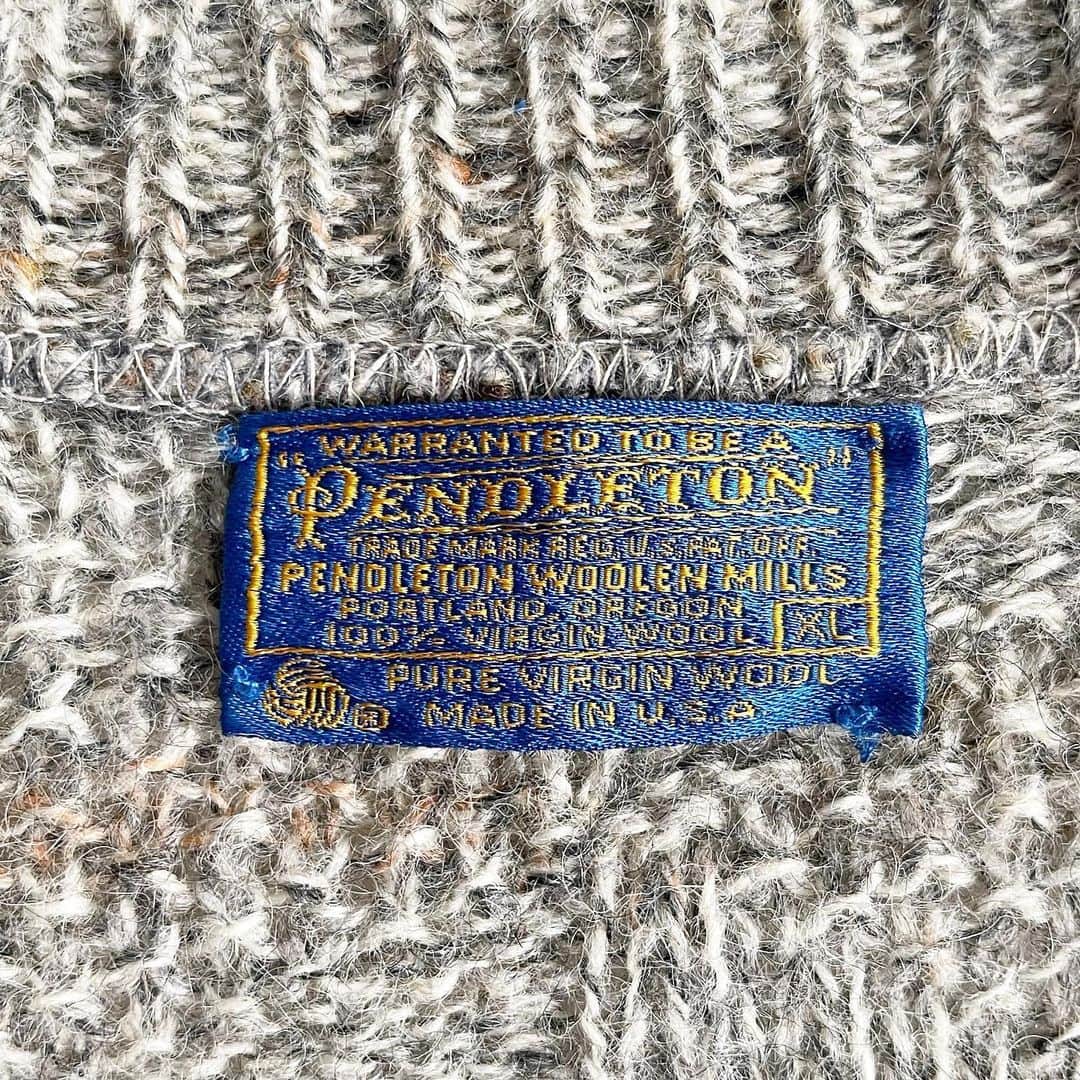 DROP...vintage select shopさんのインスタグラム写真 - (DROP...vintage select shopInstagram)「1970s PENDLETON Grid Check  Wool Cardigan MADE IN USA 【XL】  縦編みと横編みで表現されたグリッドチェック⬛︎⬜︎⬛︎  外付けじゃないタイプでのハンドポケットもついてて、カーディガンにしては珍しいなと。  大き目。  オススメです。」11月6日 16時49分 - tokyo_drop