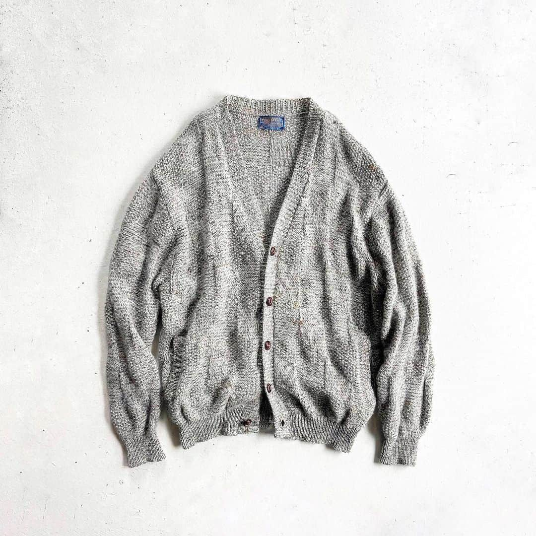 DROP...vintage select shopのインスタグラム：「1970s PENDLETON Grid Check  Wool Cardigan MADE IN USA 【XL】  縦編みと横編みで表現されたグリッドチェック⬛︎⬜︎⬛︎  外付けじゃないタイプでのハンドポケットもついてて、カーディガンにしては珍しいなと。  大き目。  オススメです。」