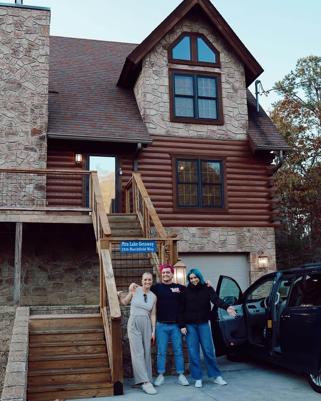 シェパードのインスタグラム：「Our Smoky Mountain getaway 🤘🏽🌄」