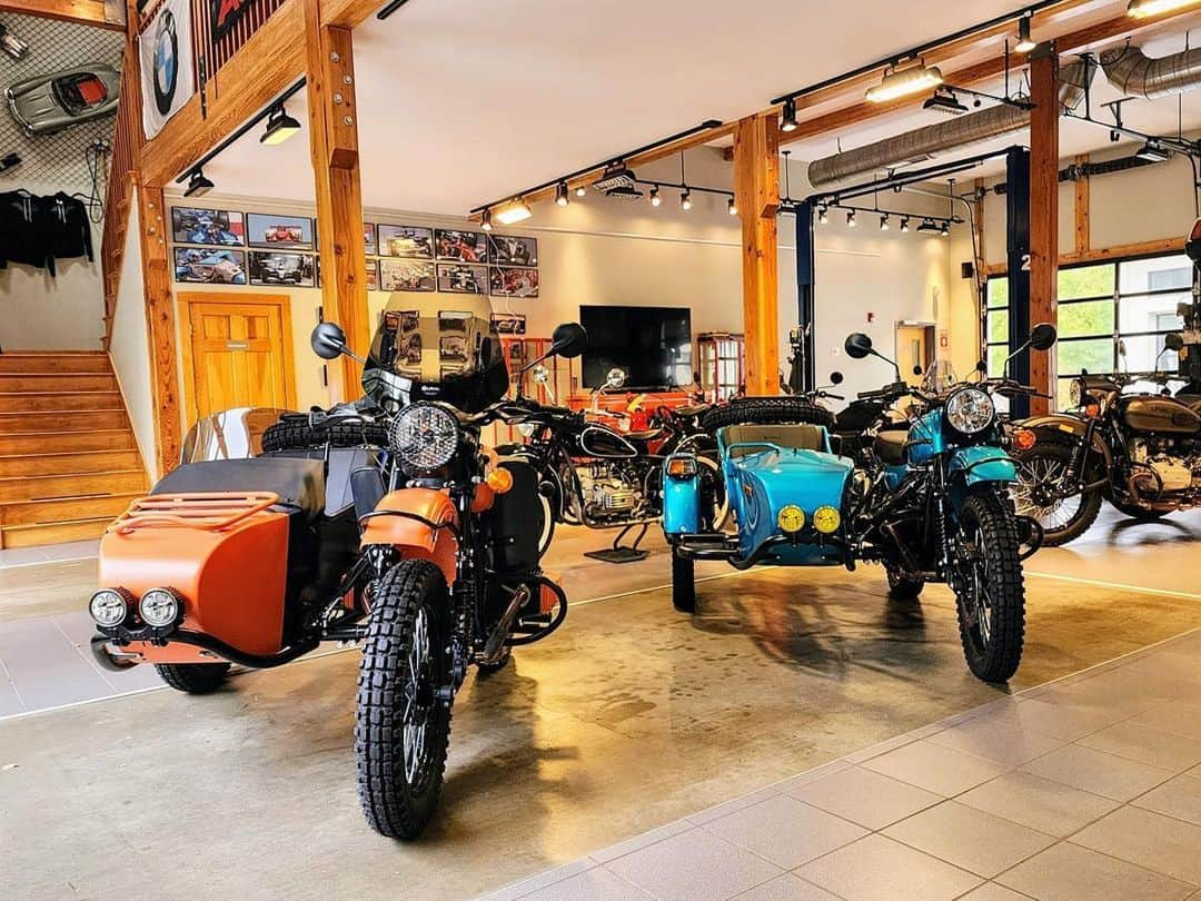 Ural Motorcyclesのインスタグラム：「11月19日、全国でウラルサイドカー試乗会が開催されます！ 参加費は無料です！ コーヒー＆ドーナツもご用意しています(笑) ぜひこの機会をお見逃しなく♪ 詳細情報はプロフィール欄のリンクをご覧ください！ 動画提供: @uralnewengland」