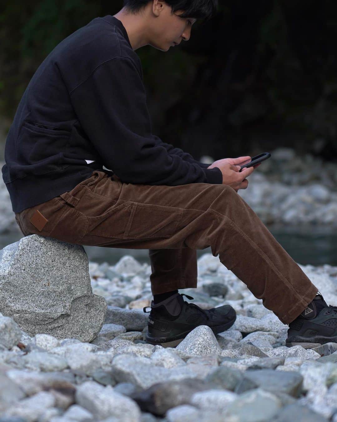 ROOT CO. Designed in HAKONE.のインスタグラム：「. PLAY Stretch Corduroy Pants  #rootco #rootco #stretchcorduroypants #stretchcorduroy #corduroypants #corduroy #camp #camping #outdoor #outdoors」