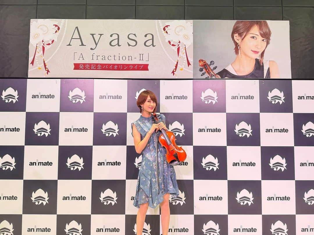 AYASAのインスタグラム：「🎻 アニメイト池袋本店様での「A fraction-Ⅱ」発売記念ライブの図🎶 (2023.10.18)  またもや平日夜にも関わらず、来て下さった皆様本当にありがとうございました🙇‍♀️✨ リリース日当日に沢山の方にアルバムをお渡しできる幸せを感じておりました🤍🥹 そしてアニメイト池袋本店様でバヨリンが弾けたのも本当に嬉しかったです🎻大感謝💙 ・ ・ #a_fraction_2  #アニメイト池袋本店  #Ayasa #バヨリン弾き #violinist #violin #5弦バイオリン #gliga」