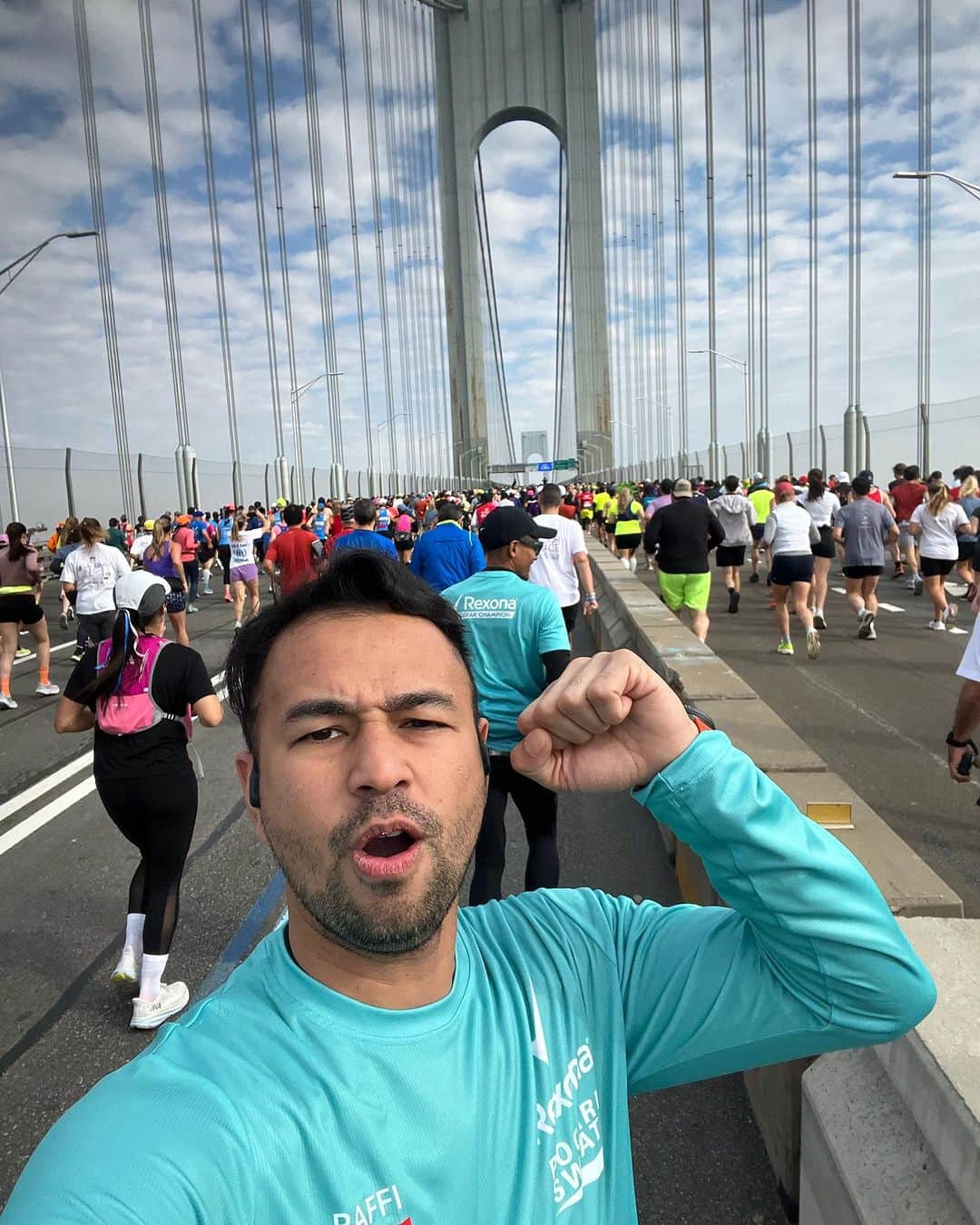 Raffi Ahmadさんのインスタグラム写真 - (Raffi AhmadInstagram)「Memorable New York Marathon 2023 ❤️ See You When I See You Again 🙏🇺🇸🇮🇩 Lanjuuuuuuut Terussss to Next Journey !!!!!」11月6日 11時45分 - raffinagita1717