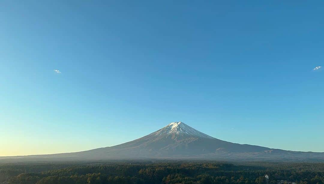 長澤奈央のインスタグラム：「連休は久しぶりに遠出して来たよ🗻🎢」