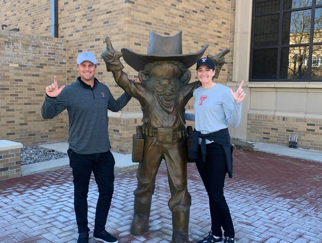 キム・カウフマンさんのインスタグラム写真 - (キム・カウフマンInstagram)「I’ve been looking forward to this week for a long time. A quick trip back to Lubbock for some golf at the @therawlscourse which was AMAZING(!!), and a Red Raider win! This weekend we played the fourth annual Grace Cup at @shadyoakscountryclub and I’m happy to report Team Burke retained the cup! @angstanford @johanwolkesson @pinea.wine @sanford_glf @sanford_complex #sanfordsports」11月6日 11時53分 - kimkaufmangolf