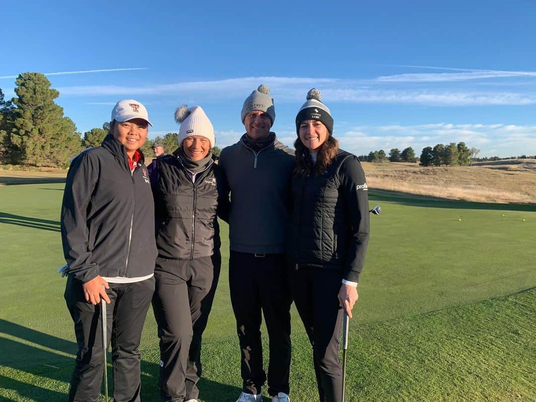 キム・カウフマンのインスタグラム：「I’ve been looking forward to this week for a long time. A quick trip back to Lubbock for some golf at the @therawlscourse which was AMAZING(!!), and a Red Raider win! This weekend we played the fourth annual Grace Cup at @shadyoakscountryclub and I’m happy to report Team Burke retained the cup! @angstanford @johanwolkesson @pinea.wine @sanford_glf @sanford_complex #sanfordsports」