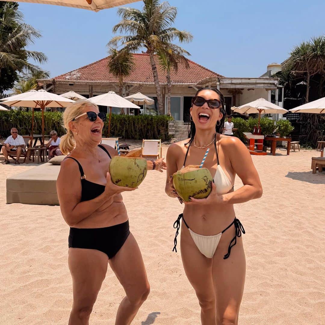 Jennifer Bachdimのインスタグラム：「A little #tb to a fun weekend with my fam ☀️ 🌴」