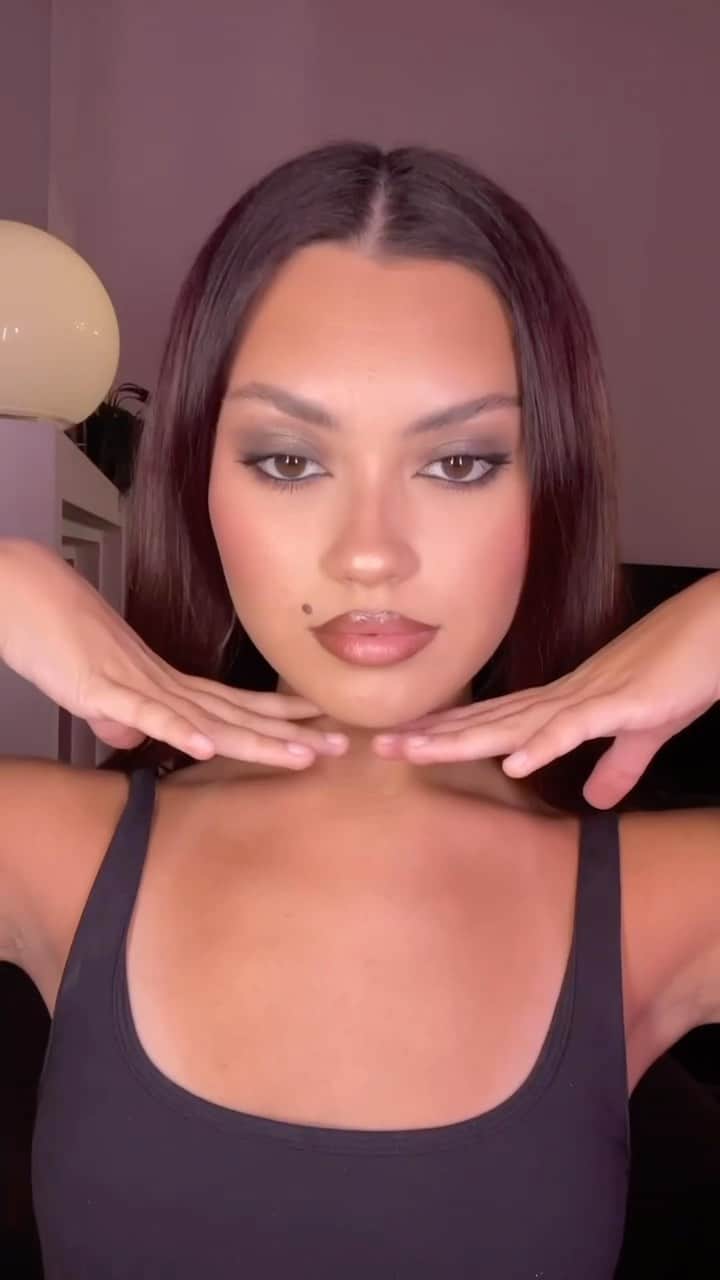 Anastasia Beverly Hillsのインスタグラム：「“My new go-to palette for my go-to look.” @margiezank (she/her) on our NEW Sultry Mini Eyeshadow Palette🔥 Now available to shop at the link in bio!  #AnastasiaBeverlyHills」