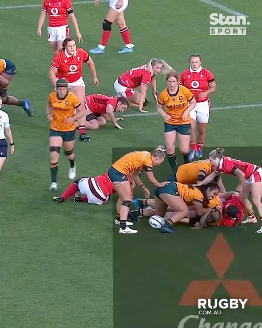 ラグビーオーストラリア代表のインスタグラム：「The @wallaroosrugby backs know their way to the try line 😍  #Wallaroos #WXV」