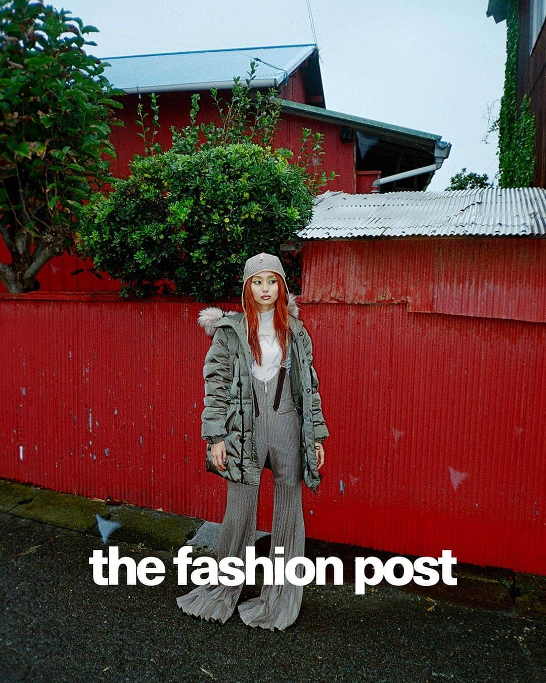 The Fashion Postさんのインスタグラム写真 - (The Fashion PostInstagram)「#select TATRAS with Shioli Kutsuna 『忽那汐里とショートトリップ。タトラスとひろがる可能性 vol.2』  寒い季節のファッションはレイヤードが楽しめるぶん、その人なりのセンスやバランスが鍵になる。日々たくさんのモノや情報が行き交う世の中で、運命を感じるスタイルに出会えた瞬間というのは、何にも代えがたい。これからのシーズンに向けて、冬のファッションの主役ともいうべきアウターも、妥協することなく、心ときめく一枚を見つけたい。  アウターの中でもダウンをメインに展開する TATRAS (タトラス) の2023年秋冬コレクションは、ダウンがもつ可能性に注目。ブランドが大事にするエレガンスやミリタリーの要素を軸に、テーラリングの技術やオーバーコートのシルエットをかけあわせ、いつになくフレッシュなスタイルが誕生した。最大限のパフォーマンスを発揮しながら、新たなフィロソフィーを感じさせる最新コレクションを着こなすのは、今や世界中から熱い視線を集める俳優の忽那汐里。彼女もまた自分らしい着こなしを探りながら、ファッションを楽しむひとり。いつもとは一味違う装いで、気分を盛り上げたら、この冬は新しい自分を見つけに、旅に出よう (第2回／全4回)。  model: Shioli Kutsuna photography: Shun Komiyama styling: Koji Oyamada hair: Keiko Tada make up: yuka hirac text: Miu Nakamura edit: Risa Matsumoto & Miu Nakamura  #TFP #TheFashionPost #TATRAS #タトラス #忽那汐里 #ShioliKutsuna #pr」11月6日 12時00分 - tfpjp