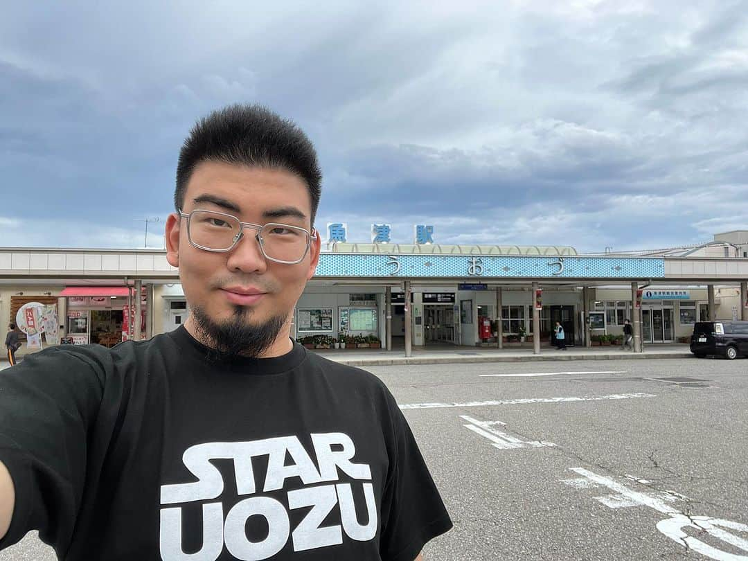 マジシャンGOのインスタグラム：「魚津駅でstaruozu#月曜から夜ふかし #月曜から夜更かし ＃マジシャンGO#運命です」