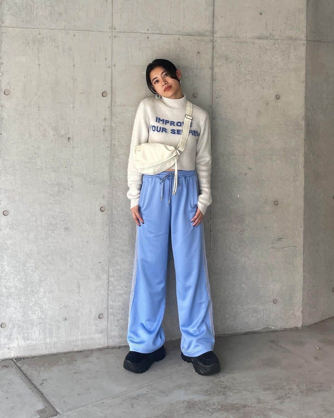 SLY OFFICIAL INFORMATIONのインスタグラム：「ㅤㅤㅤㅤㅤㅤㅤㅤㅤㅤㅤㅤㅤ #SLY_info @nina_kawakami 【159cm】 ルクア大阪店 スタッフ __________________________________ 11/17(金)店舗入荷予定 ☑︎MESSAGE SHAGGY JQ TOPS (030GAZ70-3870) IVOY,D/RED ㅤㅤㅤㅤㅤㅤㅤㅤㅤㅤㅤㅤㅤ SLY店舗・WEBSTORE・ZOZOTOWNにて販売中 ☑︎FIELD TRACK PT (030GAY81-3700) KHA,L/BLU ㅤㅤㅤㅤㅤㅤㅤㅤ ☑︎COCOON BODY BAG (030GAZ55-3940) BLK,IVOY ㅤㅤㅤㅤㅤㅤㅤㅤㅤㅤㅤㅤㅤ ☑︎MULTI PIECE TECH SNEAKERS (030GSZ55-1810) BLK,IVOY __________________________________ ※配送の都合により発売日が異なる場合がございます。 ※店舗により在庫状況が異なります。 #SLY #SLY_fav」