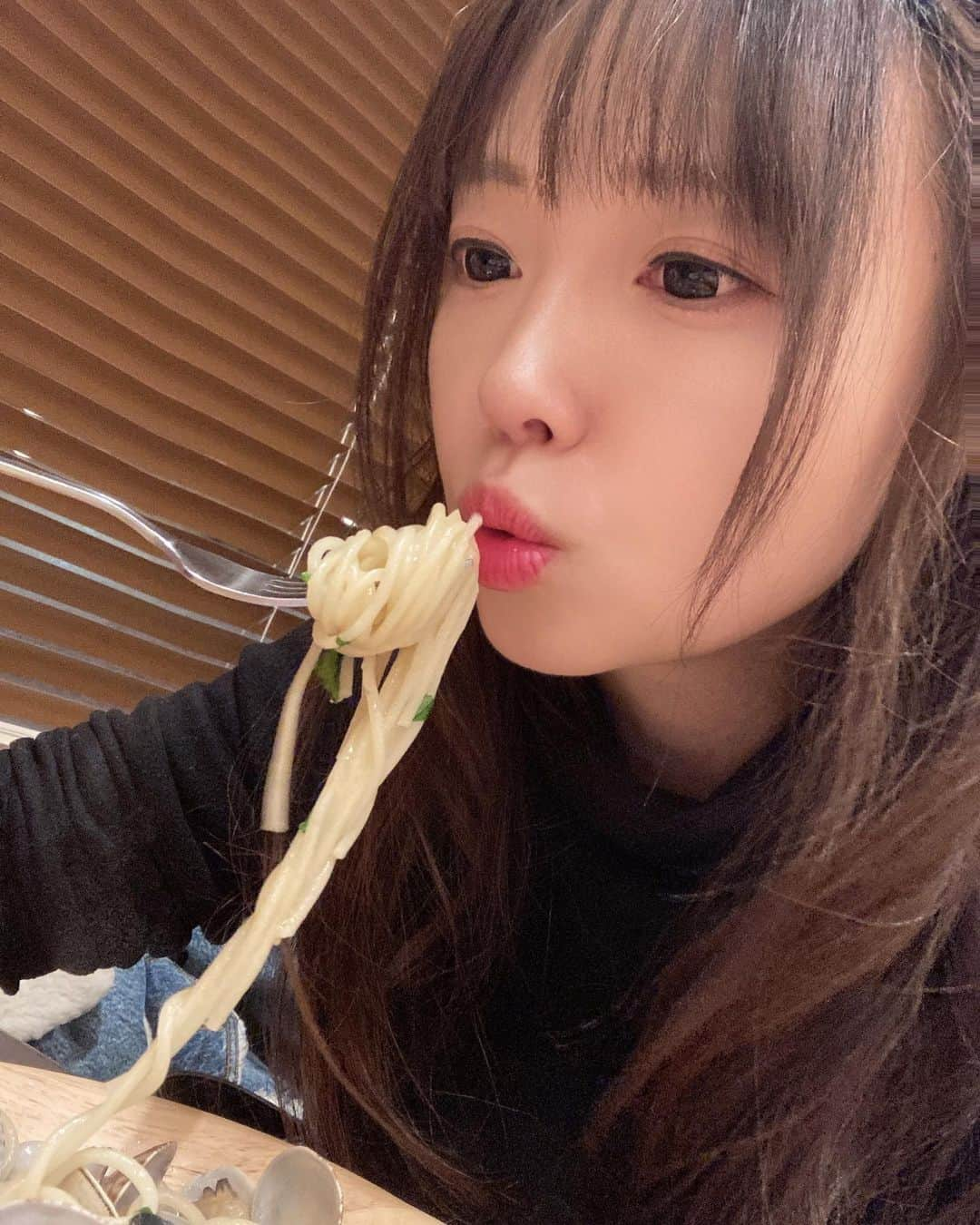 瀬名あゆむのインスタグラム：「パスタとお瀬名さん  #瀬名あゆむ #瀬名ちゃん最高なのよ #2ねん8くみ仙台校 #2ねん8くみ千葉校 #2ねん8くみ札幌校 #コンカフェ #総合プロデューサー #アイドル #地下アイドル」