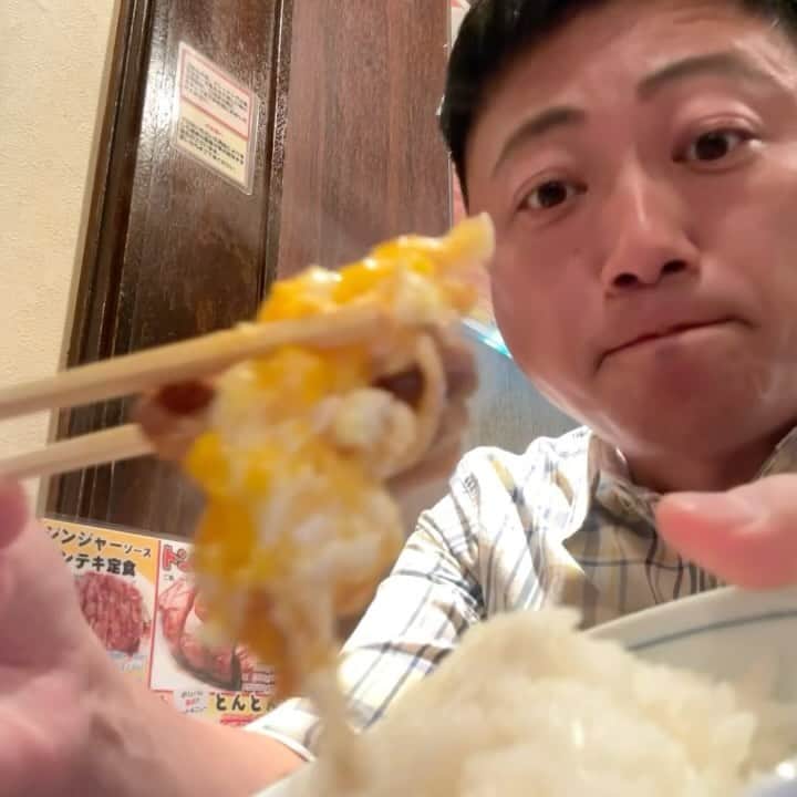 やのぱん（矢野ひろし）のインスタグラム：「ガッツリ食べたい時は、、 とん玉ダブル！！  甘辛く焼いた豚肉と、シンプルな卵がよく合う！！ バクつく時にはピッタリ*\(^o^)/*  #ランチ　#お昼ごはん  #やのぱん　#頬張る」