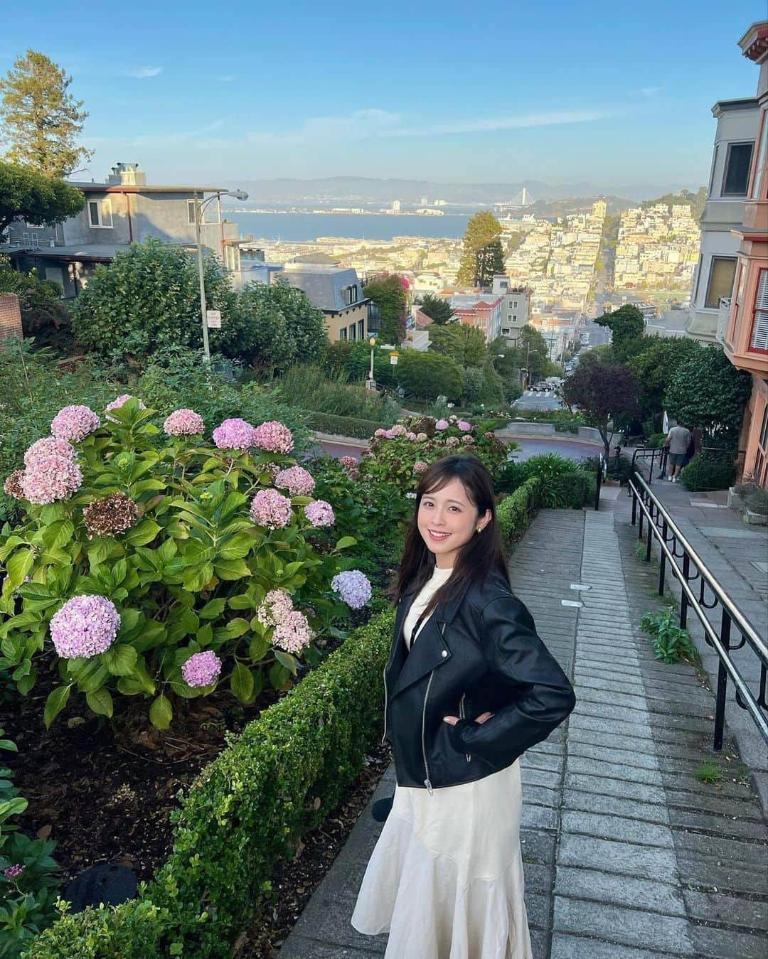 久慈暁子さんのインスタグラム写真 - (久慈暁子Instagram)「* San Francisco🌿 坂の上からの眺めは ため息がでるほど美しい😮‍💨🏙✨ ケーブルカーは今年でちょうど150周年🚃 * #サンフランシスコ #sanfrancisco  #lombardstreet  #alamosquare  #フルハウス　 #cablecar」11月6日 12時55分 - kuji_akiko