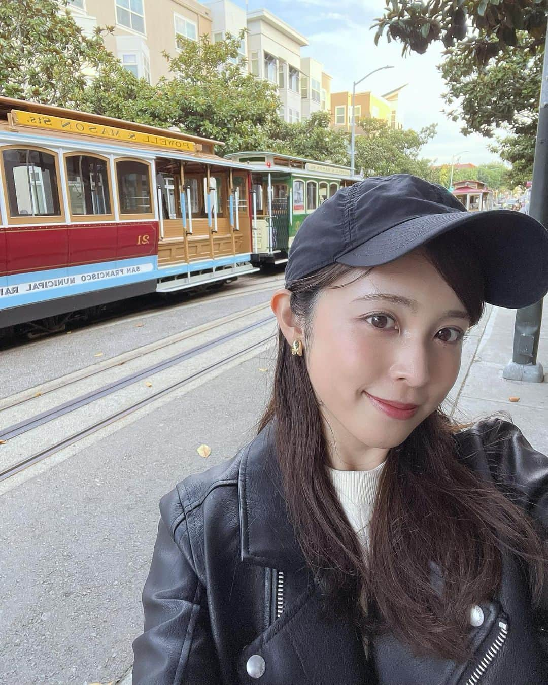 久慈暁子さんのインスタグラム写真 - (久慈暁子Instagram)「* San Francisco🌿 坂の上からの眺めは ため息がでるほど美しい😮‍💨🏙✨ ケーブルカーは今年でちょうど150周年🚃 * #サンフランシスコ #sanfrancisco  #lombardstreet  #alamosquare  #フルハウス　 #cablecar」11月6日 12時55分 - kuji_akiko